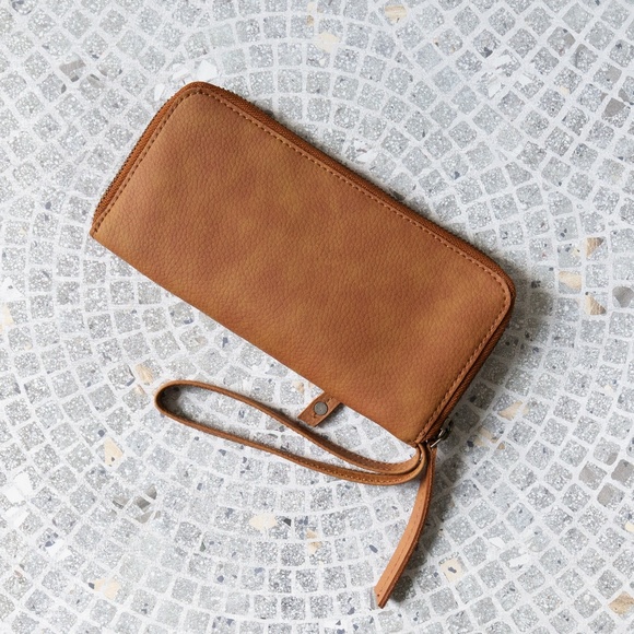 NWOT FREE PEOPLE Distressed Zip-Around Wallet - Brown Vegan Leather - Picture 4 of 10